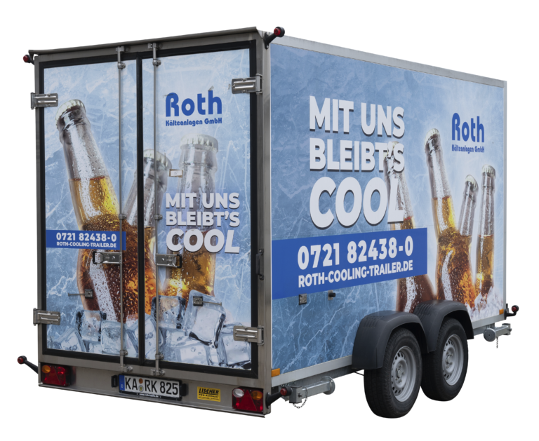 Ein mit gekühlten Flaschen bedruckter Kühlanhänger der Roth Kältetechnik GmbH